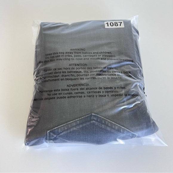 Express Women’s Super High Rise Mom Jean - Picture 12 of 12